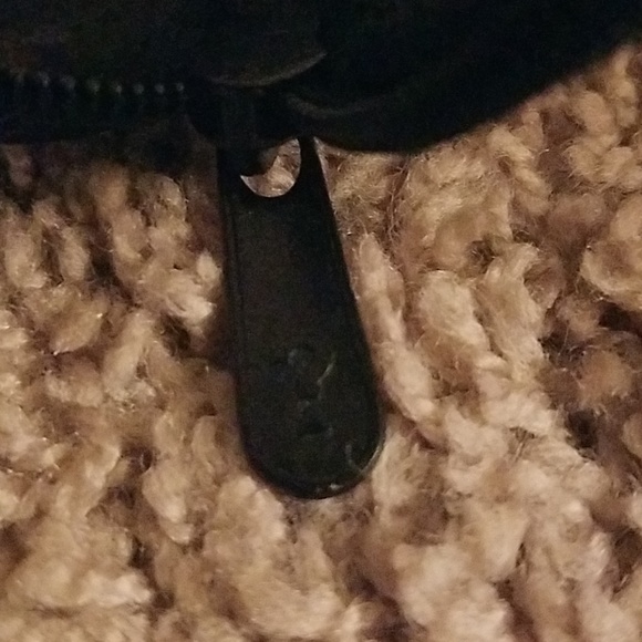 Guess case - Picture 3 of 4